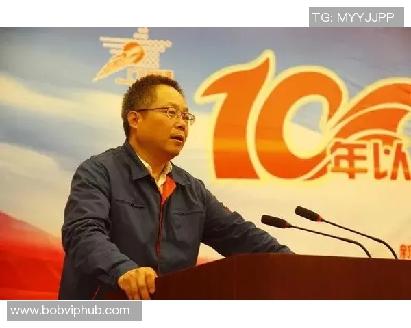 廿年风雨同行初心不改上海海港足球俱乐部20周年纪念画册盛大发布