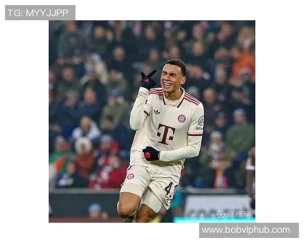 穆西亚拉复出在即今日参与球队部分训练备战新赛季