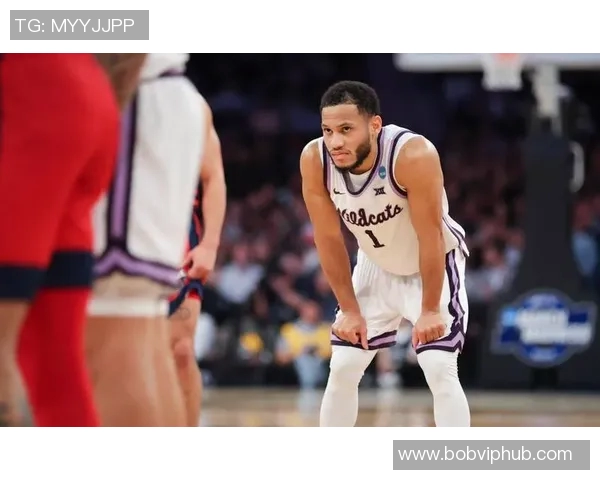 佩贾儿子在NCAA赛场展现高效表现16投11中斩获26分5篮板并送出5次失误