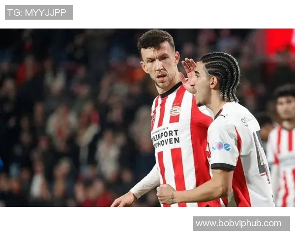 埃因霍温逆转战胜对手豪取11连胜领跑荷甲领先优势扩大至12分